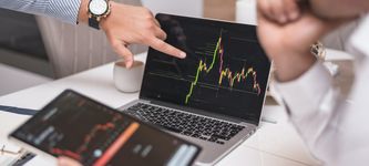 Active vs Passive Crypto Investing