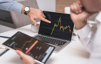 Active vs Passive Crypto Investing